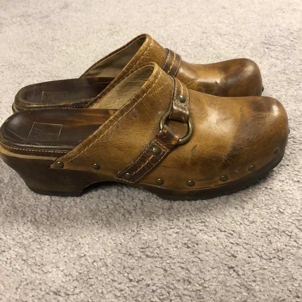 Frye Clara O Ring clogs